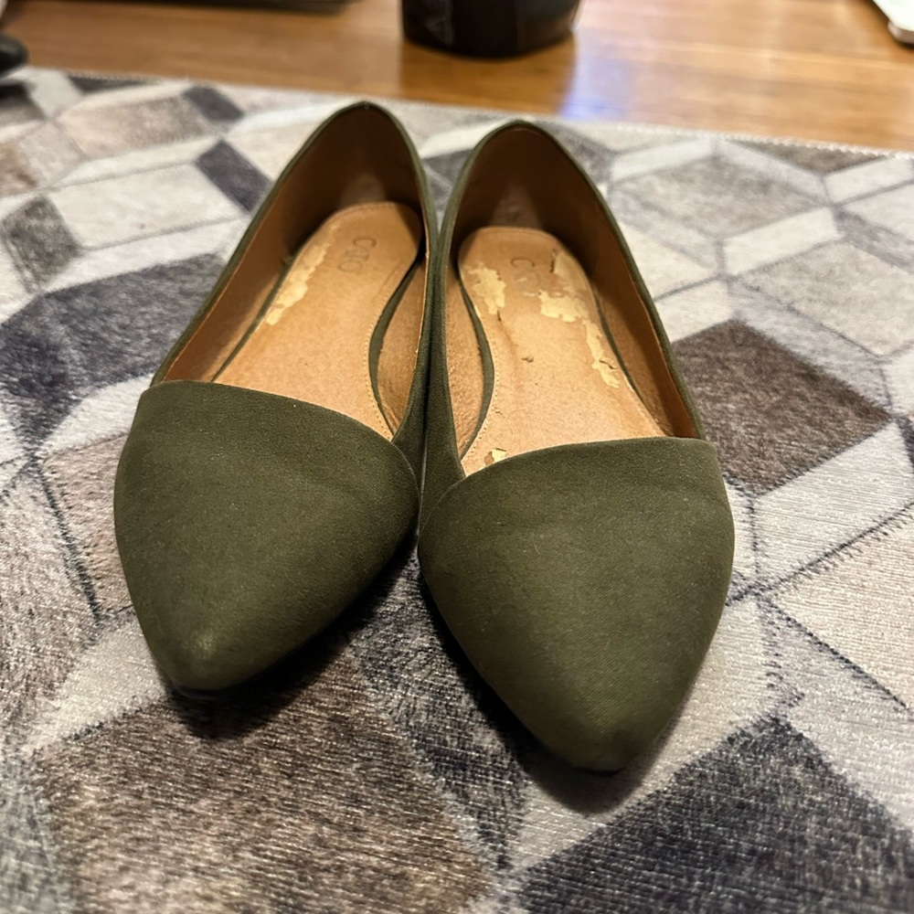 Olive Green Work Shoes Flats with Gold Trim Size 7